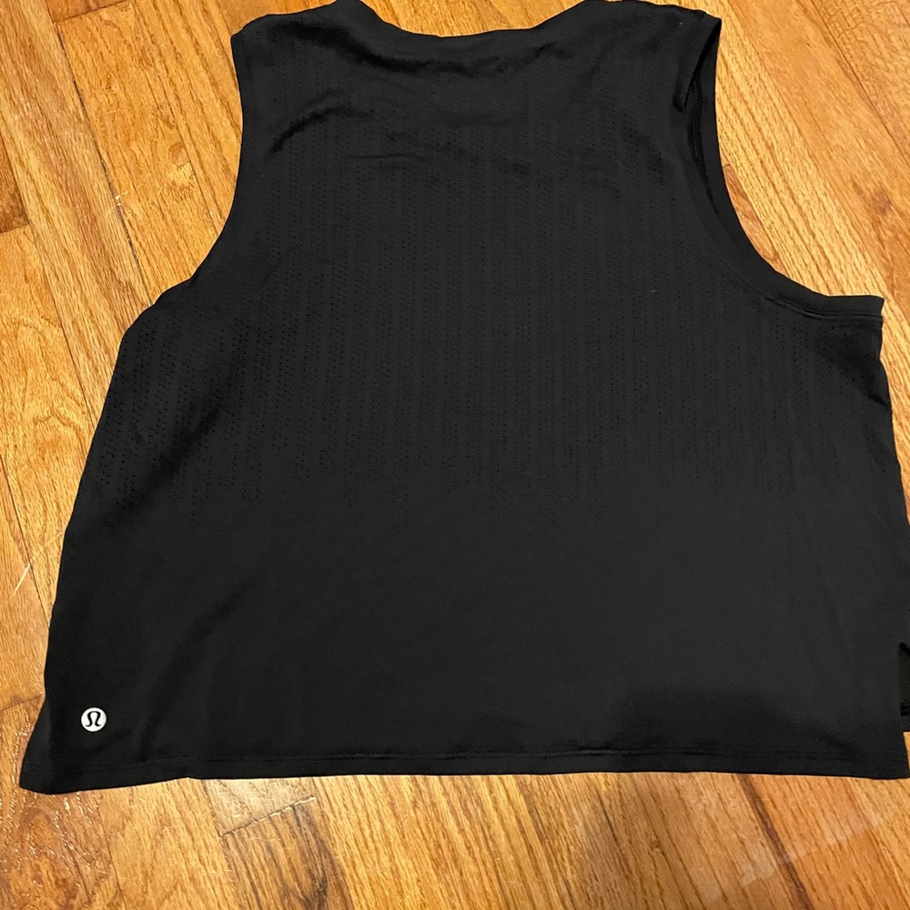 NWOT cropped lululemon tank size 8